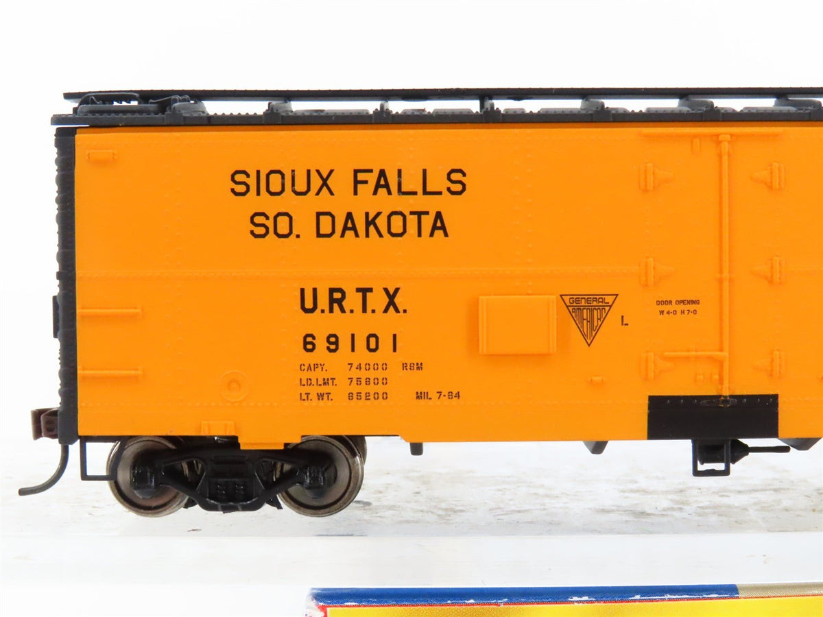 HO Scale Walthers Gold Line 932-2588 URTX Greenlee Packing Company Reefer #69101