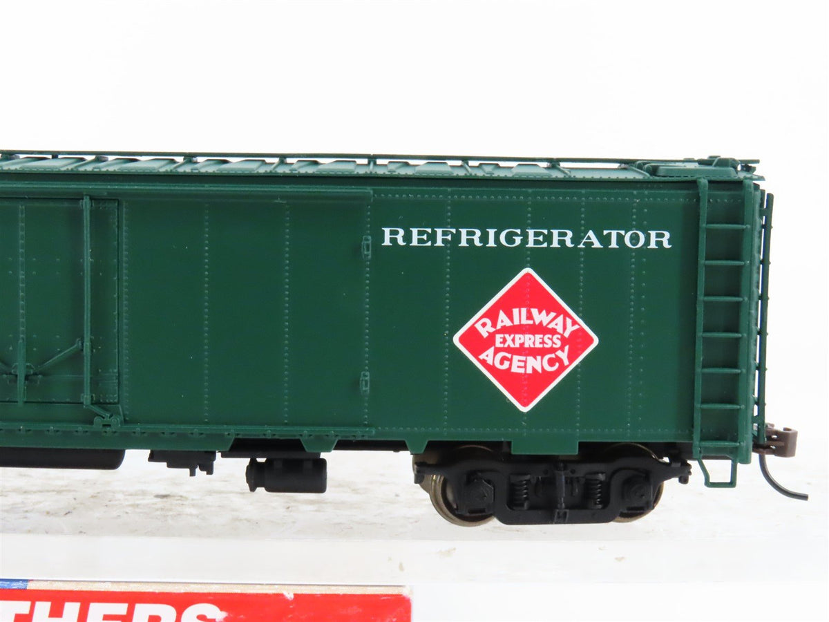 HO Scale Walthers 932-6241 REA Railway Express Agency 50&#39; Express Reefer