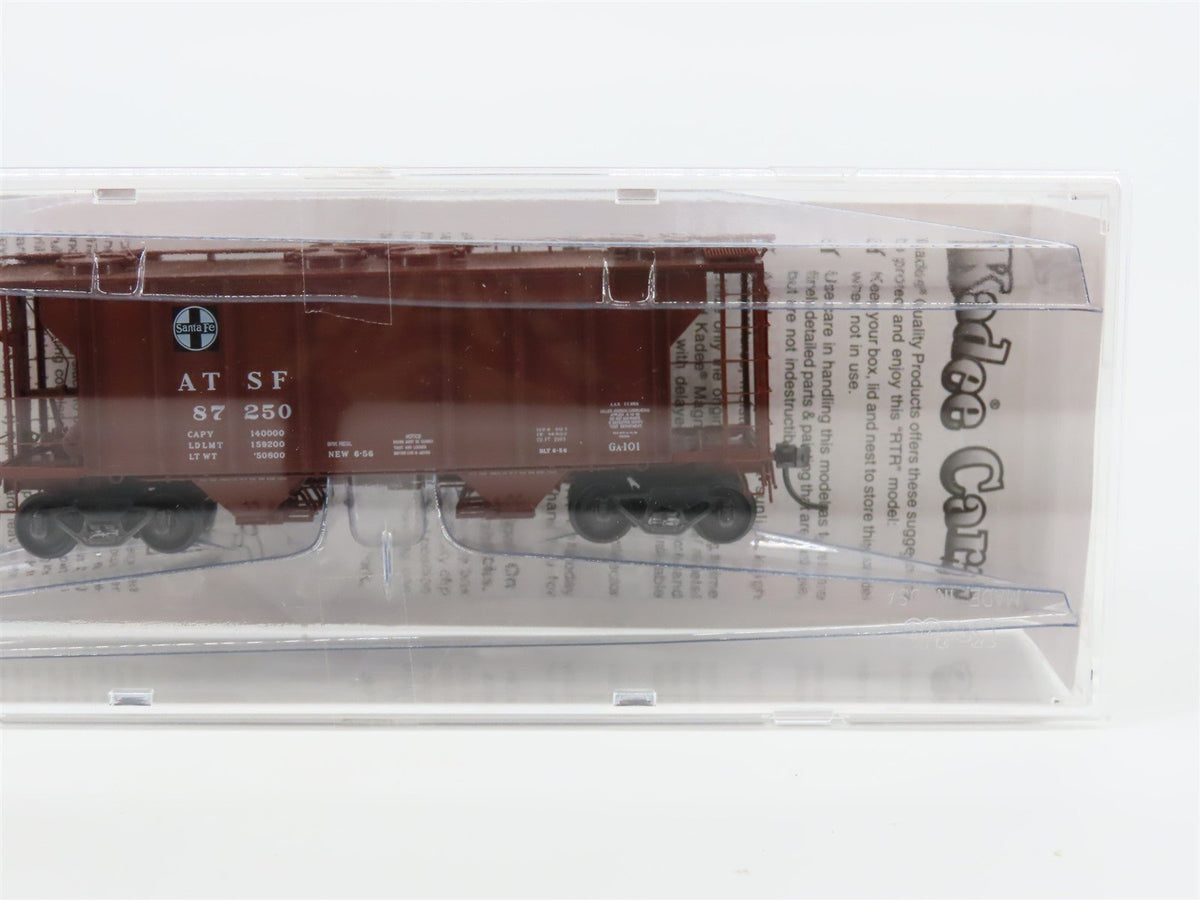 HO Scale Kadee Cars #8613 ATSF Santa Fe 2-Bay Covered Hopper #87250