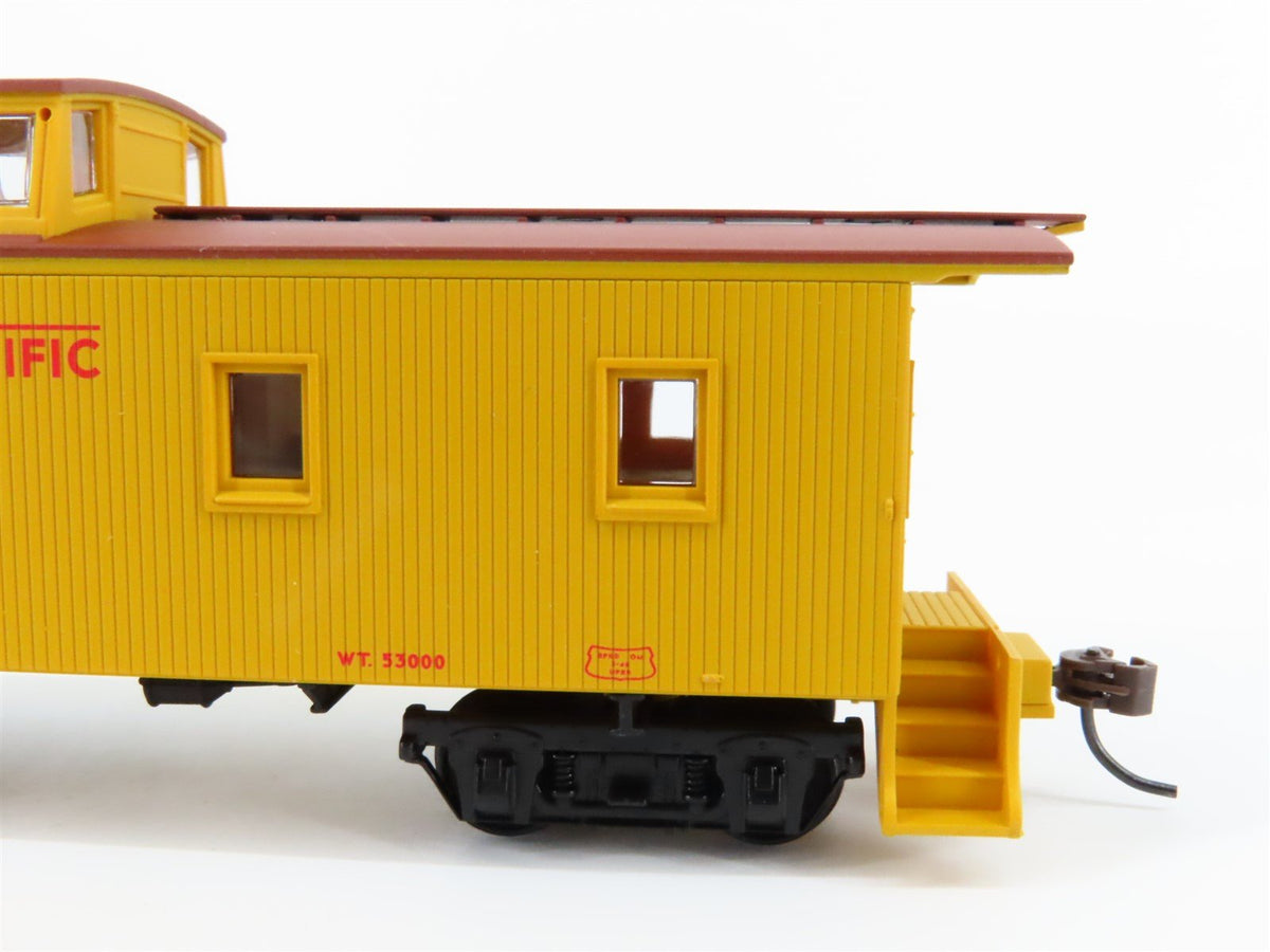 HO Scale Walthers 932-27541 UP Union Pacific Wood Caboose #3215 &amp; #3232 2-Pack