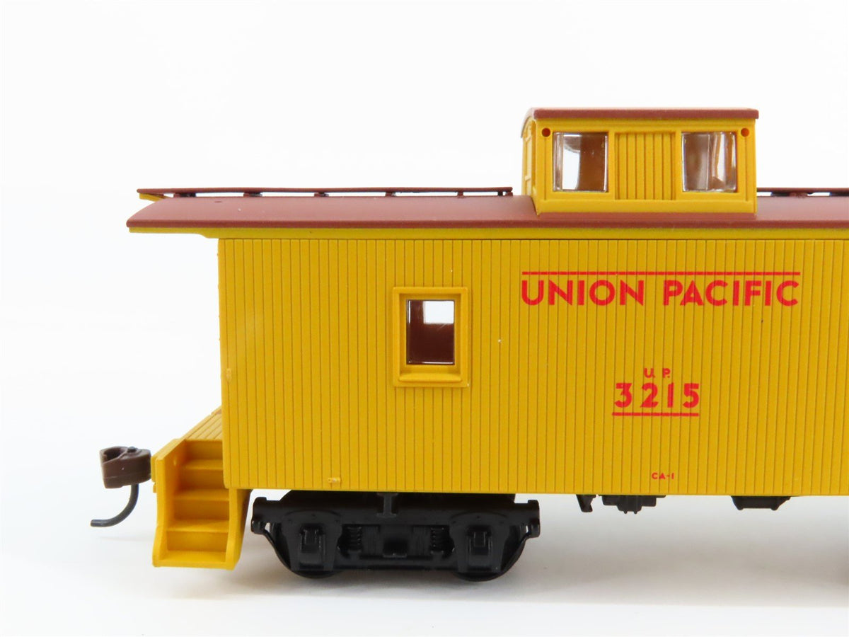 HO Scale Walthers 932-27541 UP Union Pacific Wood Caboose #3215 &amp; #3232 2-Pack