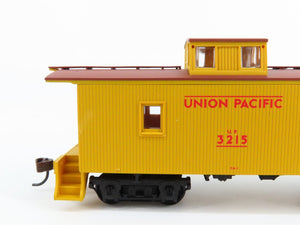 HO Scale Walthers 932-27541 UP Union Pacific Wood Caboose #3215 & #3232 2-Pack