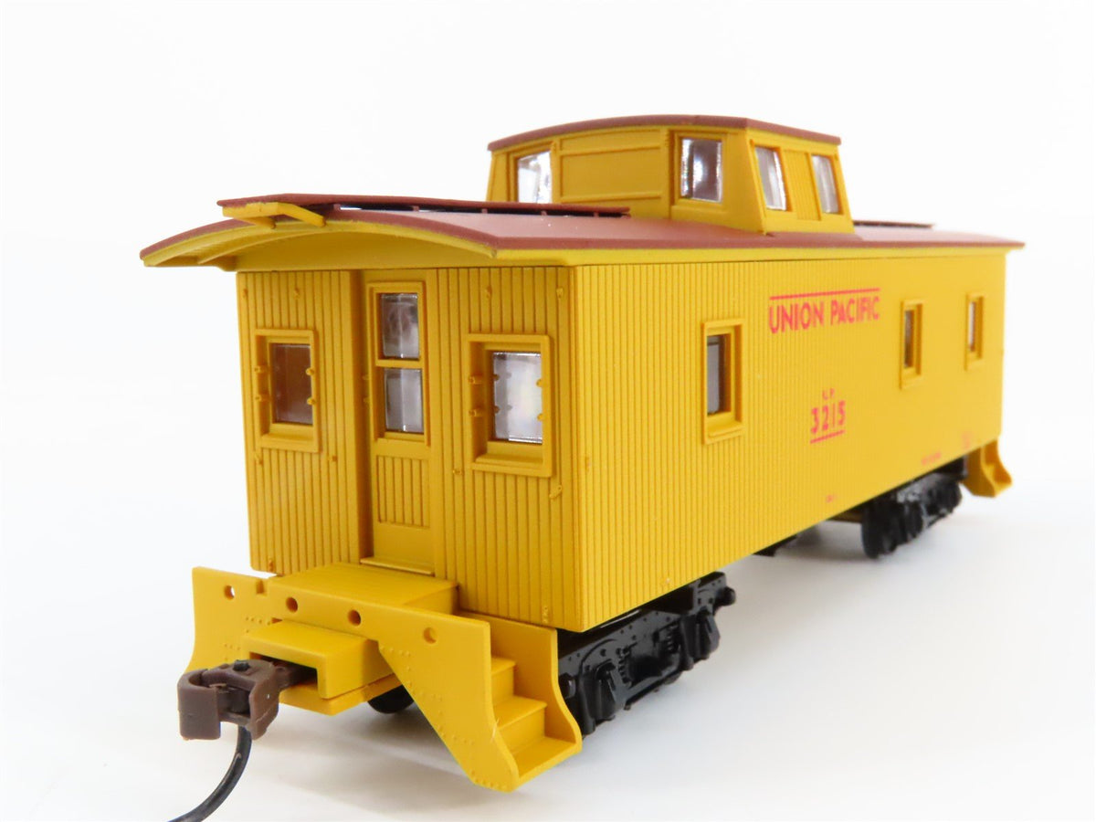 HO Scale Walthers 932-27541 UP Union Pacific Wood Caboose #3215 &amp; #3232 2-Pack