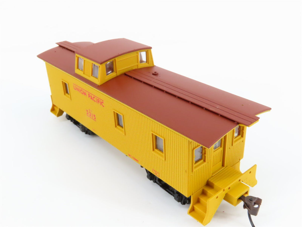 HO Scale Walthers 932-27541 UP Union Pacific Wood Caboose #3215 &amp; #3232 2-Pack