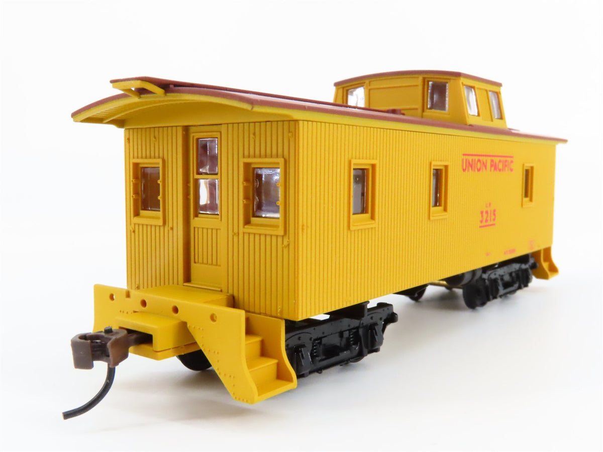 HO Scale Walthers 932-27541 UP Union Pacific Wood Caboose #3215 &amp; #3232 2-Pack