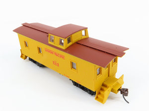 HO Scale Walthers 932-27541 UP Union Pacific Wood Caboose #3215 & #3232 2-Pack