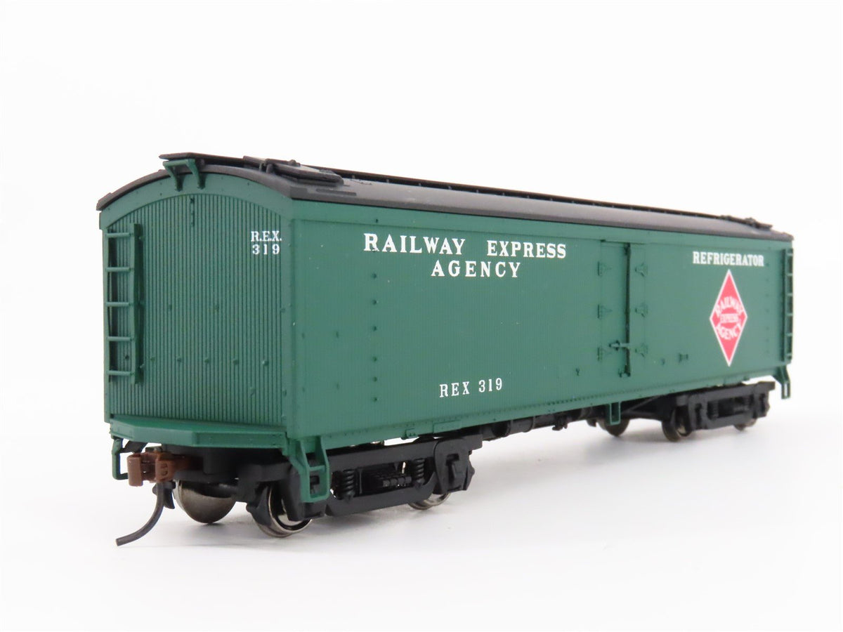 HO Walthers 932-5471 REX / REA Railway Express Agency GACX 50&#39; Wood Reefer #319