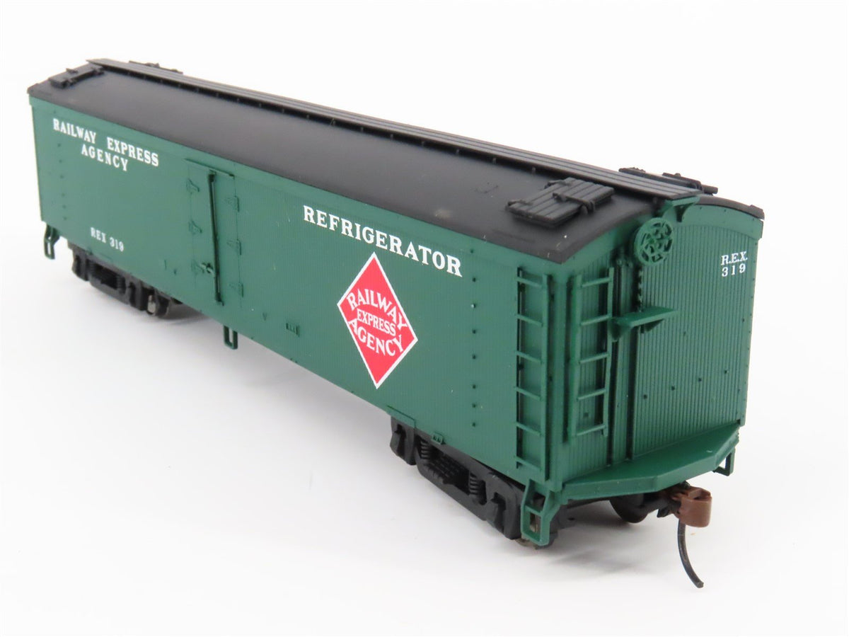 HO Walthers 932-5471 REX / REA Railway Express Agency GACX 50&#39; Wood Reefer #319