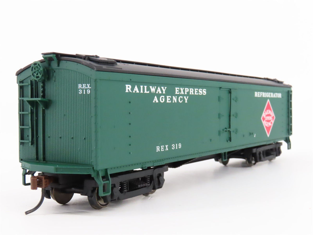 HO Walthers 932-5471 REX / REA Railway Express Agency GACX 50&#39; Wood Reefer #319