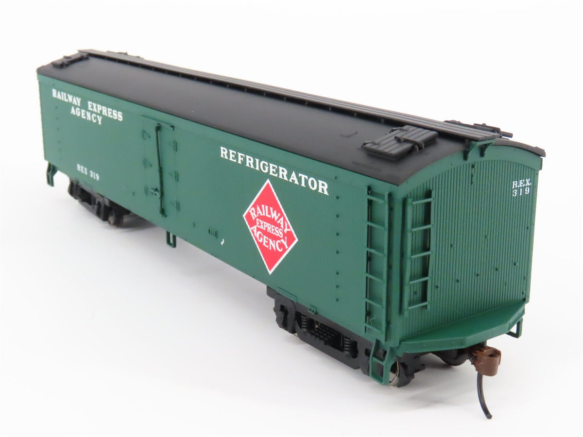 HO Walthers 932-5471 REX / REA Railway Express Agency GACX 50&#39; Wood Reefer #319