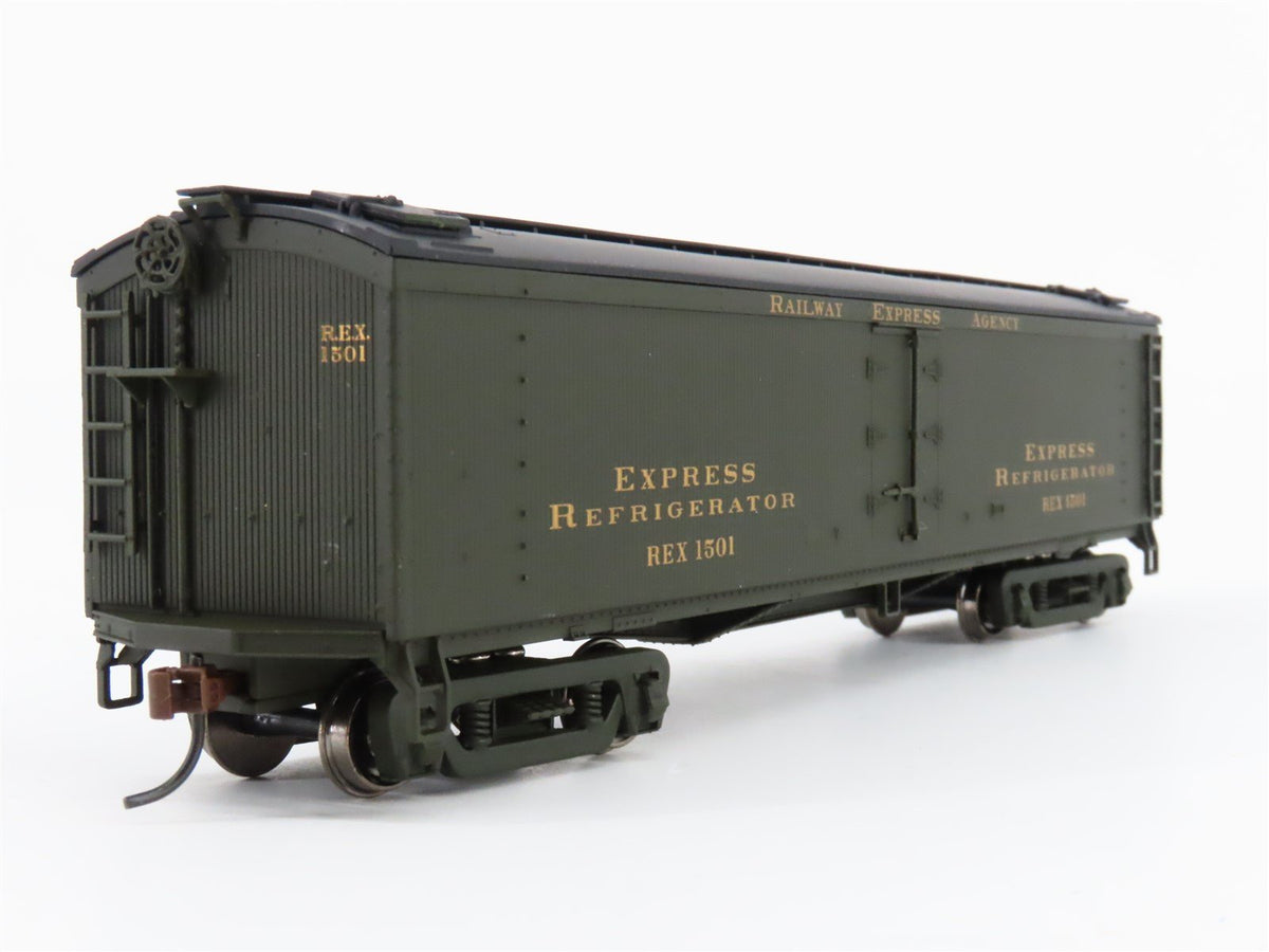 HO Walthers 932-5493 REX / REA Railway Express Agency GACX 50&#39; Wood Reefer #1501