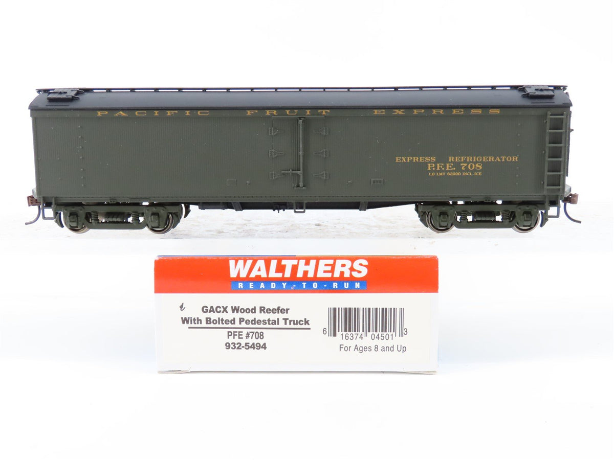 HO Scale Walthers 932-5494 PFE Pacific Fruit Express GACX 50&#39; Wood Reefer #708