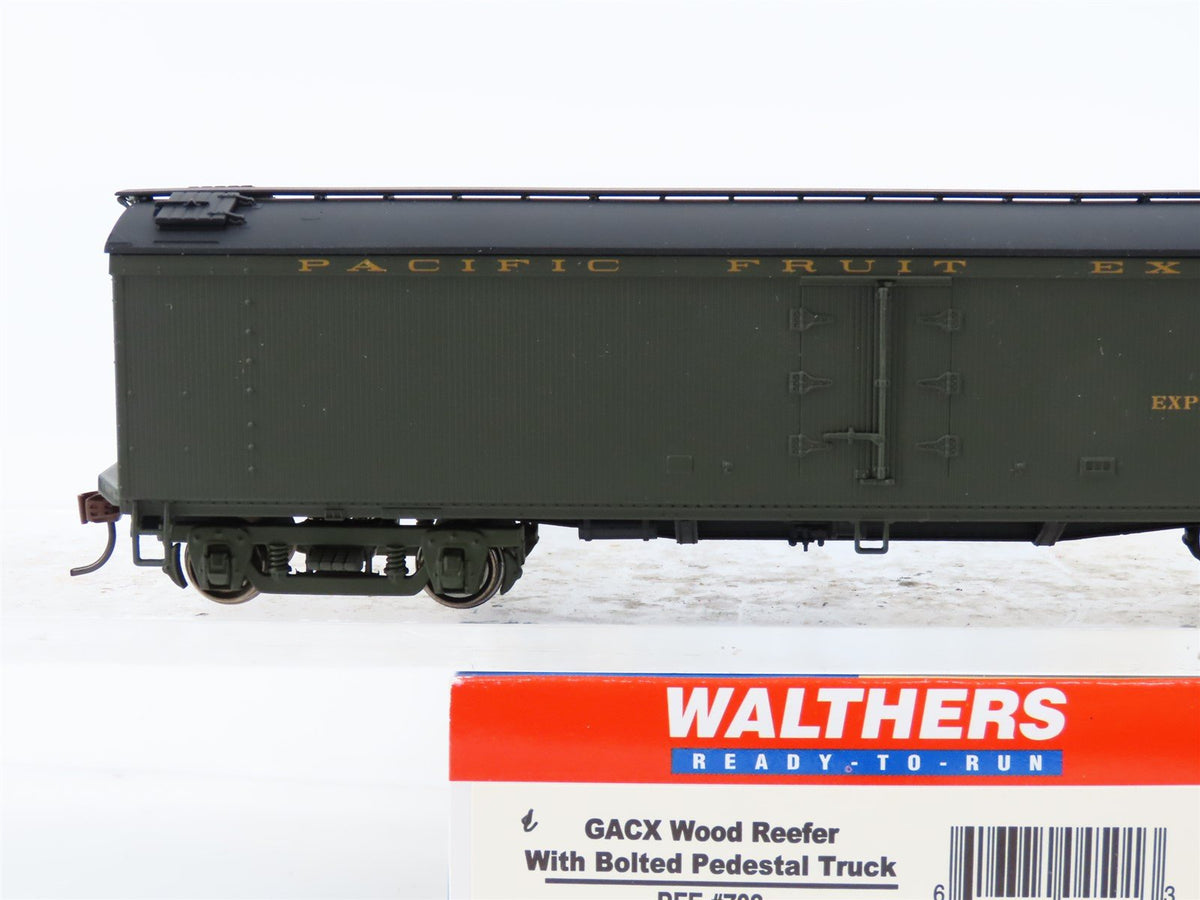 HO Scale Walthers 932-5494 PFE Pacific Fruit Express GACX 50&#39; Wood Reefer #708