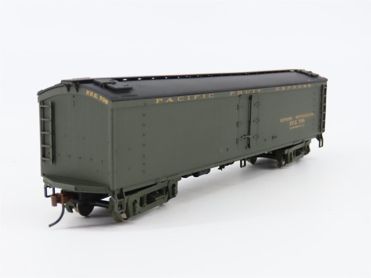 HO Scale Walthers 932-5494 PFE Pacific Fruit Express GACX 50&#39; Wood Reefer #708