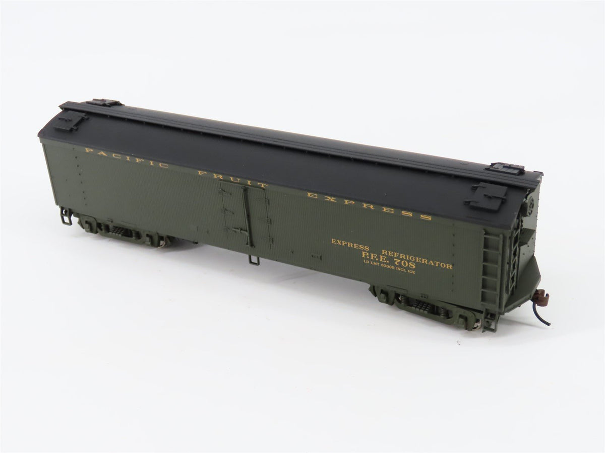 HO Scale Walthers 932-5494 PFE Pacific Fruit Express GACX 50&#39; Wood Reefer #708