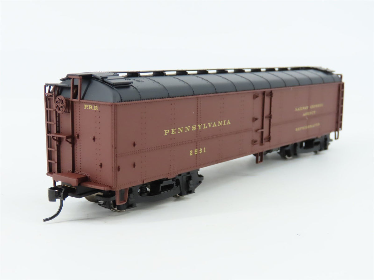 HO Scale Walthers 932-5882 PRR Pennsylvania 50&#39; R50B Express Reefer #2561