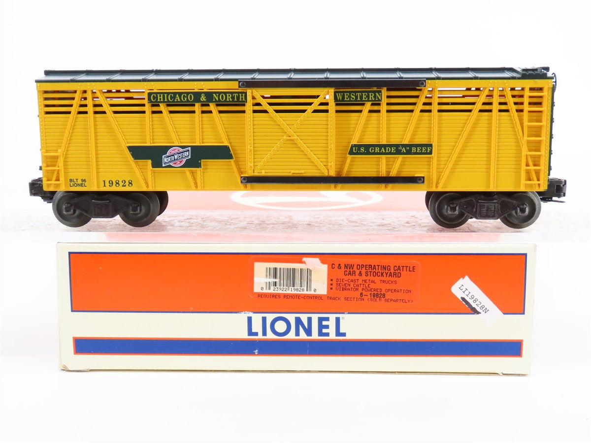 O Gauge 3-Rail Lionel 6-19828 CNW Operating Cattle Car #19828 &amp; Stockyard