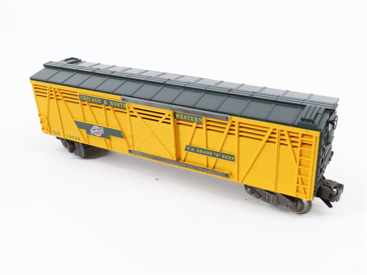 O Gauge 3-Rail Lionel 6-19828 CNW Operating Cattle Car #19828 &amp; Stockyard