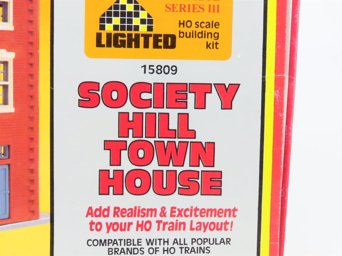 HO Scale AHM Kit 15809 Society Hill Town House Lighted Building