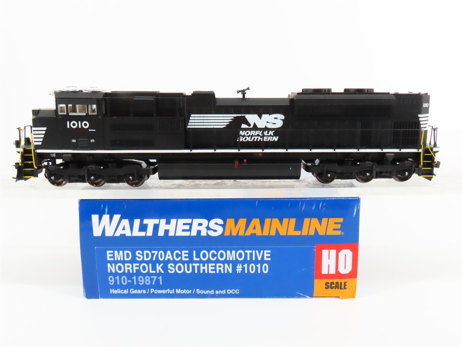 HO Scale Walthers 910-19871 NS Norfolk Southern SD70ACe Diesel Loco #1010 w/ DCC