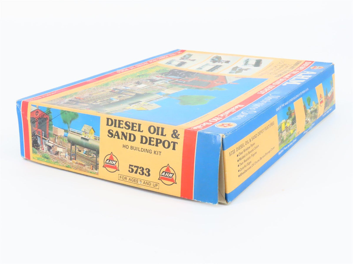 HO 1/87 Scale AHM Kit 5733 Diesel Oil &amp; Sand Depot