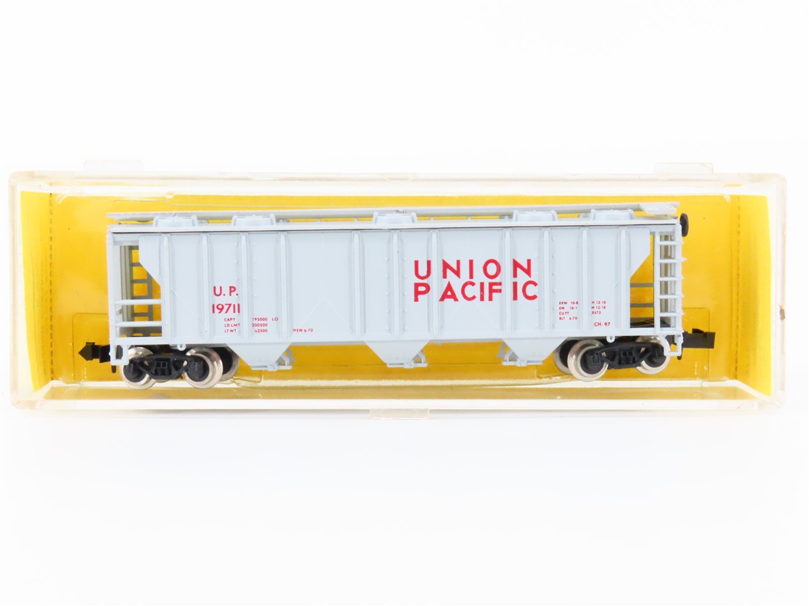 N Scale Atlas 3720 UP Union Pacific 3-Bay Covered Hopper #19711