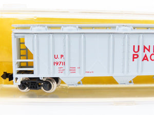 N Scale Atlas 3720 UP Union Pacific 3-Bay Covered Hopper #19711