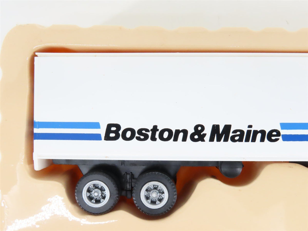 HO Scale Con-Cor 0004-008111 BM Boston &amp; Maine 40&#39; Box Trailer 3-Pack