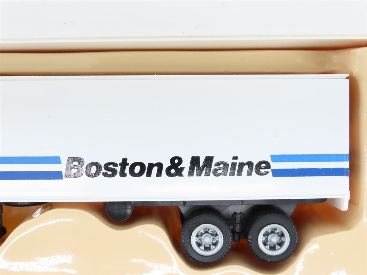 HO Scale Con-Cor 0004-008111 BM Boston &amp; Maine 40&#39; Box Trailer 3-Pack