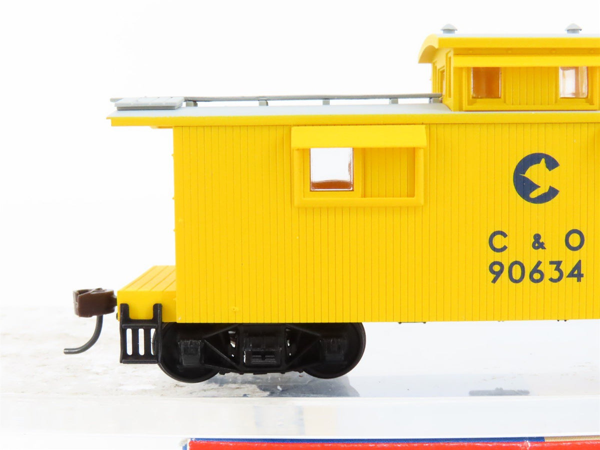 HO Scale Walthers #932-7525 C&amp;O Chessie System 25&#39; Wood Caboose #90634