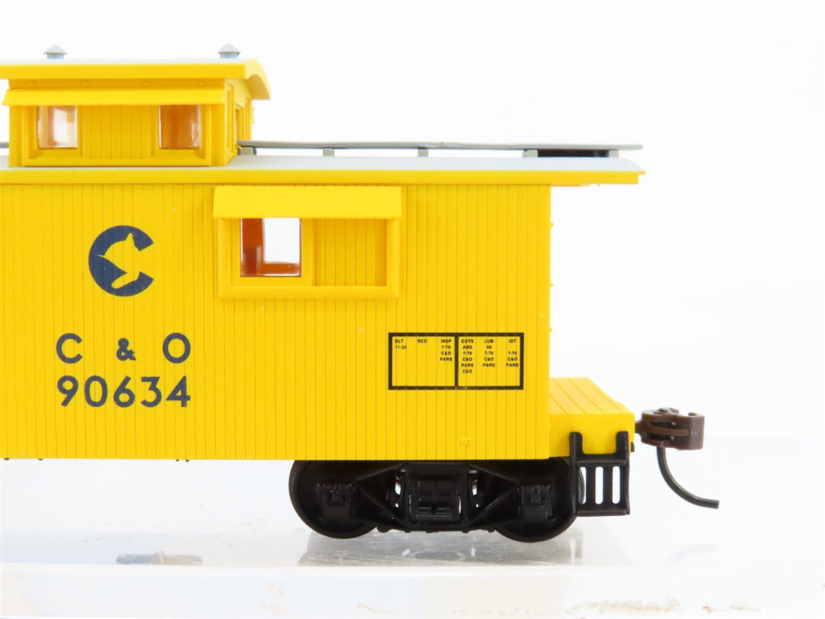 HO Scale Walthers #932-7525 C&amp;O Chessie System 25&#39; Wood Caboose #90634