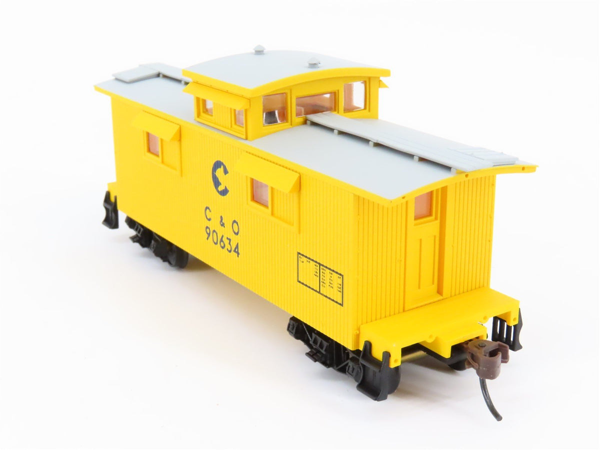 HO Scale Walthers #932-7525 C&amp;O Chessie System 25&#39; Wood Caboose #90634