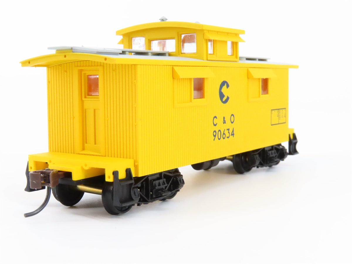 HO Scale Walthers #932-7525 C&amp;O Chessie System 25&#39; Wood Caboose #90634