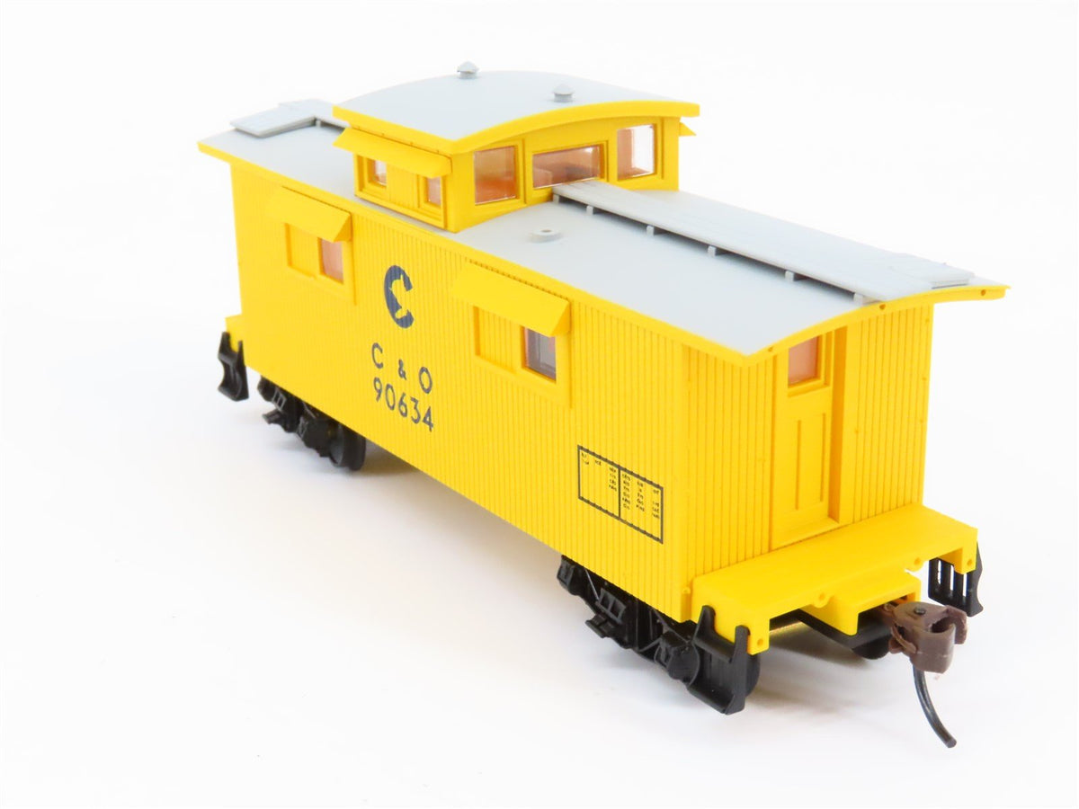 HO Scale Walthers #932-7525 C&amp;O Chessie System 25&#39; Wood Caboose #90634