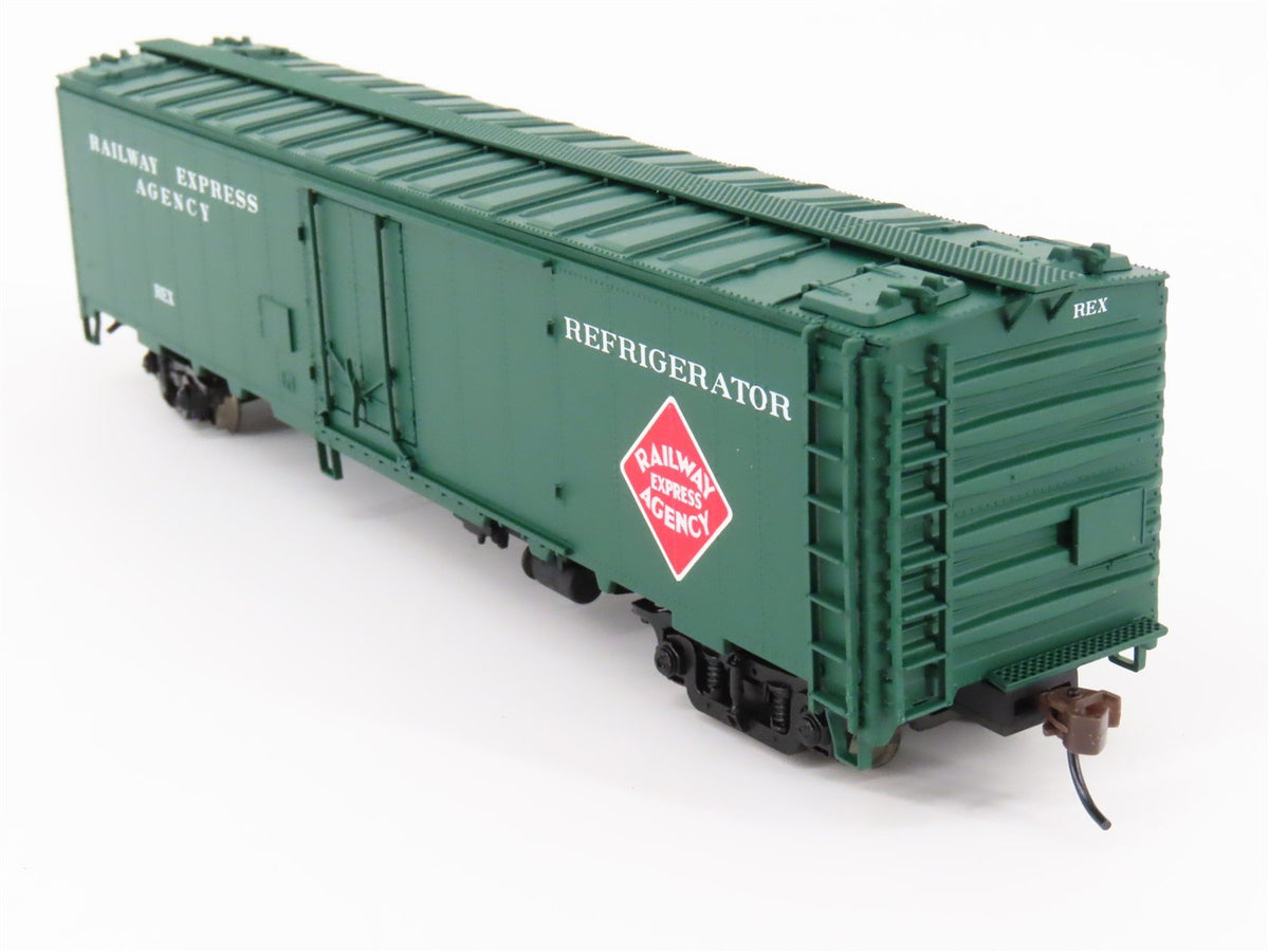 HO Scale Walthers #932-6241 REA Railway Express Agency 50&#39; Express Reefer