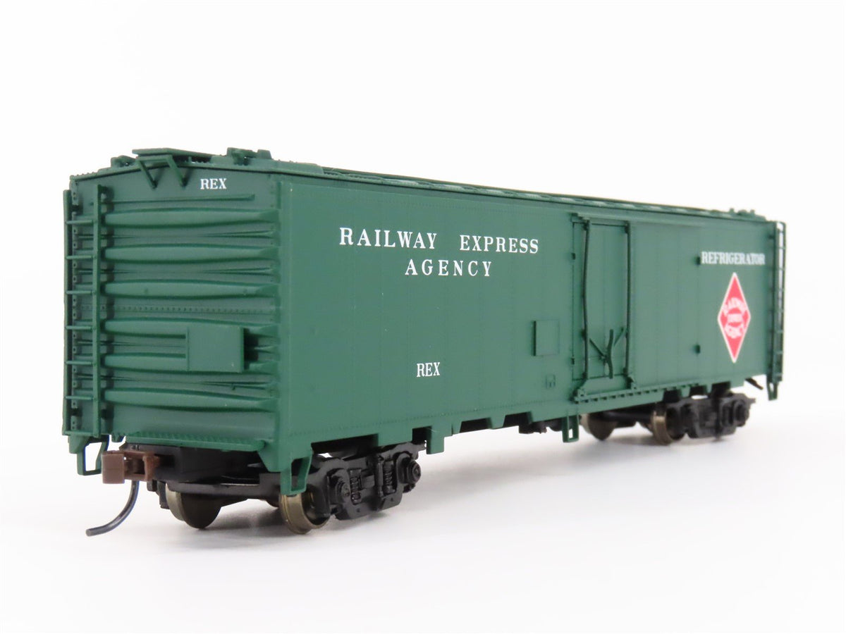 HO Scale Walthers #932-6241 REA Railway Express Agency 50&#39; Express Reefer