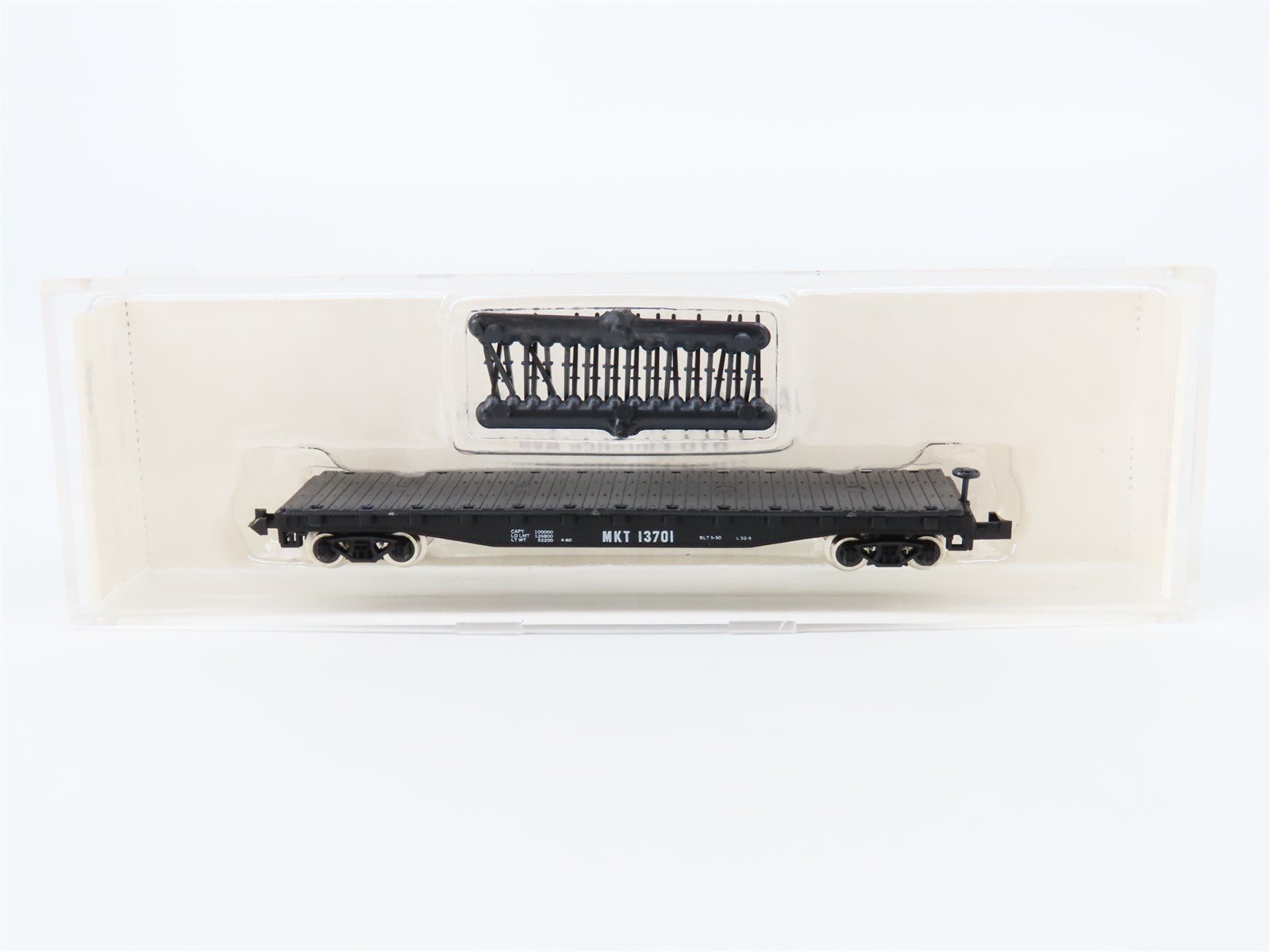 N Scale Atlas 3808 MKT Missouri-Kansas-Texas 50' Flat Car #13701 w/ Stakes