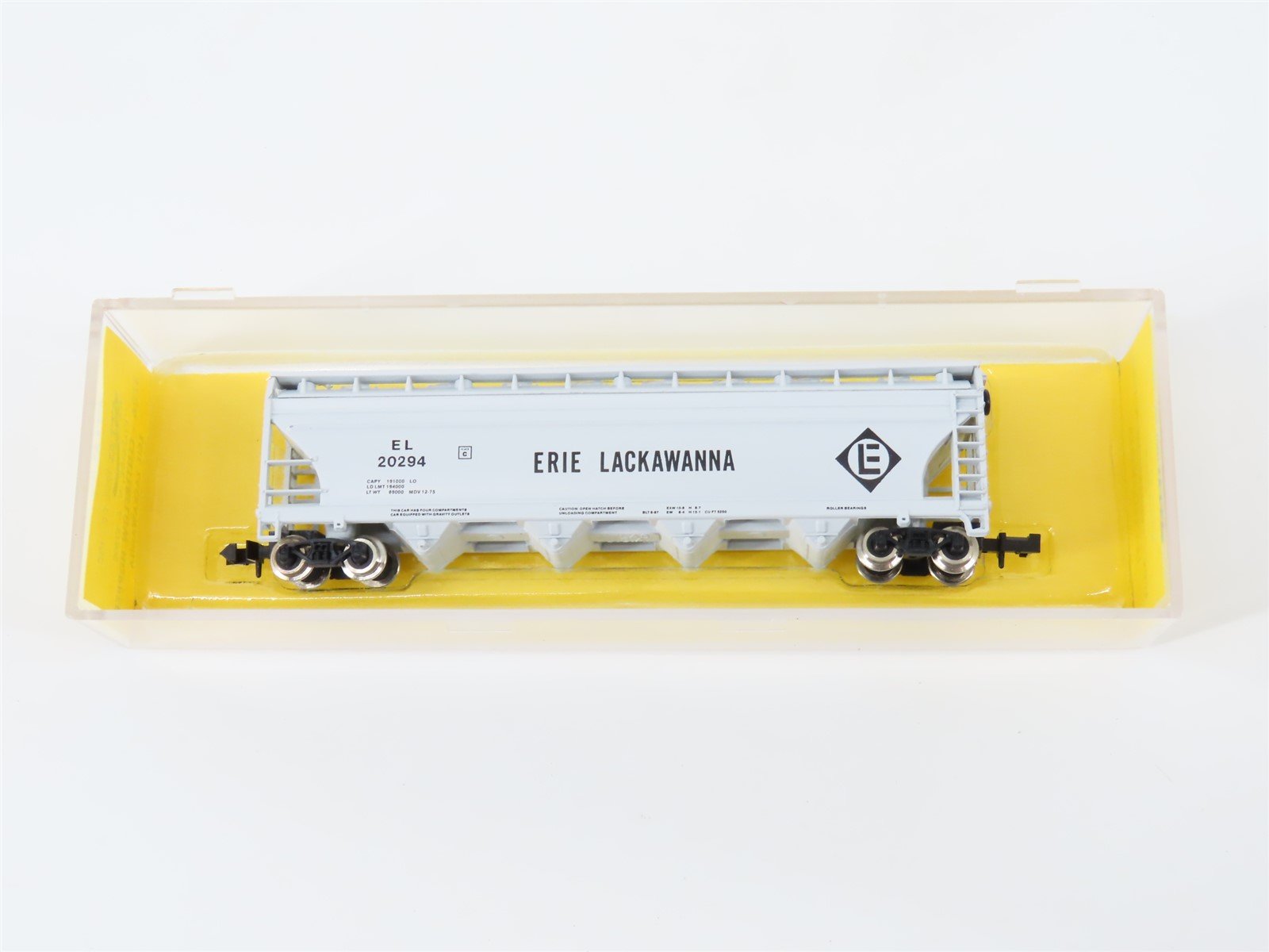 N Scale Atlas 3706 EL Erie Lackawanna 4-Bay Centerflow Covered Hopper #20294