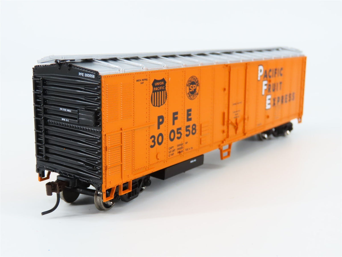 HO Athearn #75448 UP SP PFE Pacific Fruit Express 50&#39; Mechanical Reefer #300558