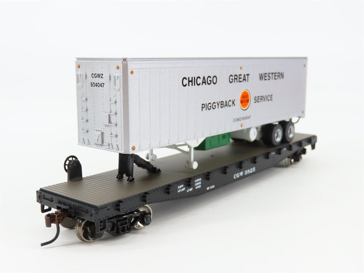 HO Scale Athearn #72466 CGW Chicago Great Western 50&#39; Flat Car #3825 w/ Trailer