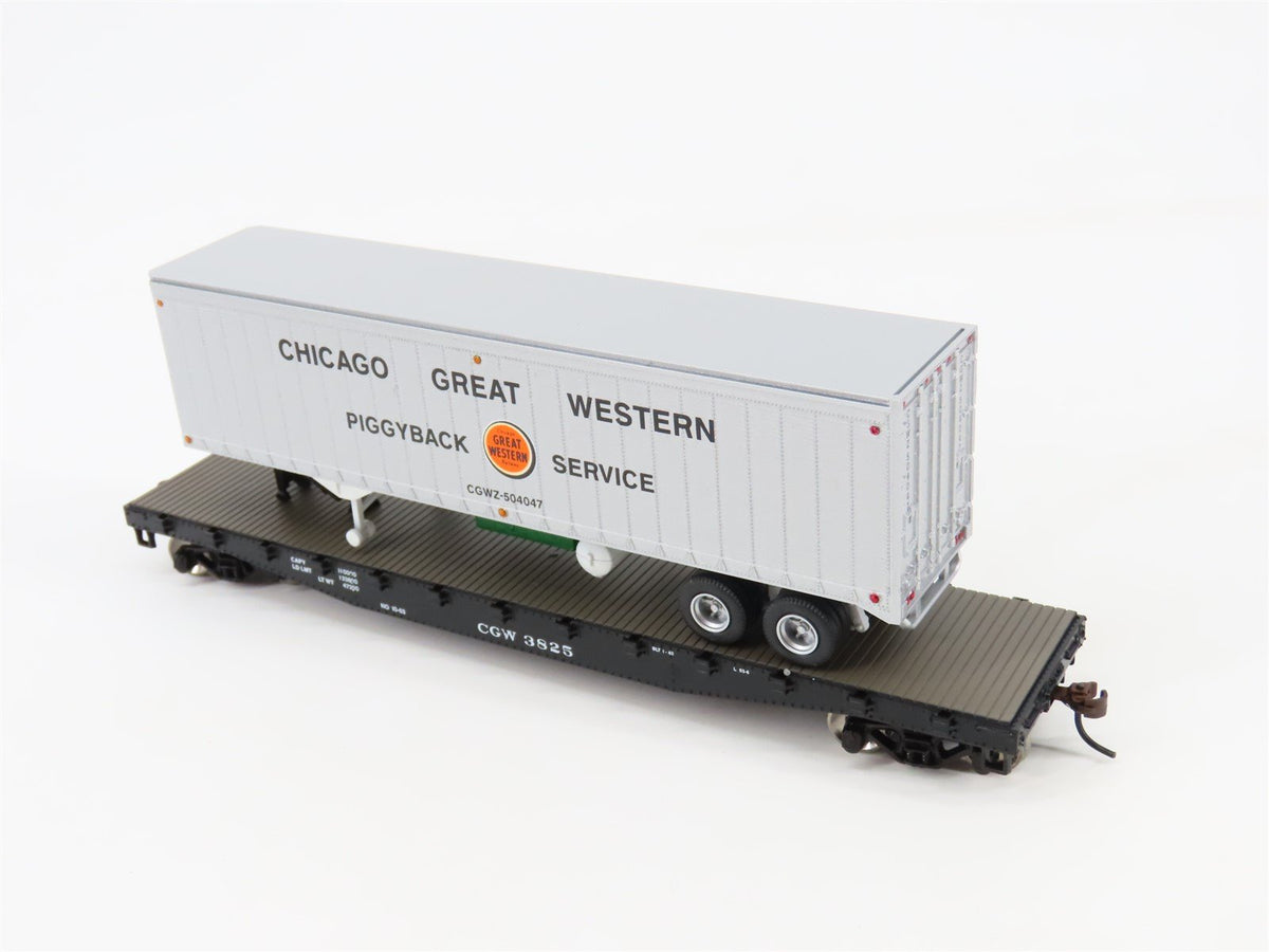 HO Scale Athearn #72466 CGW Chicago Great Western 50&#39; Flat Car #3825 w/ Trailer