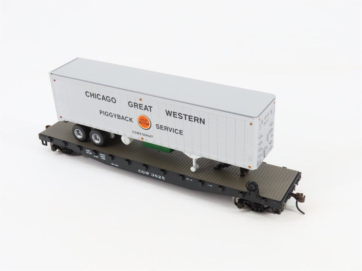 HO Scale Athearn #72466 CGW Chicago Great Western 50&#39; Flat Car #3825 w/ Trailer