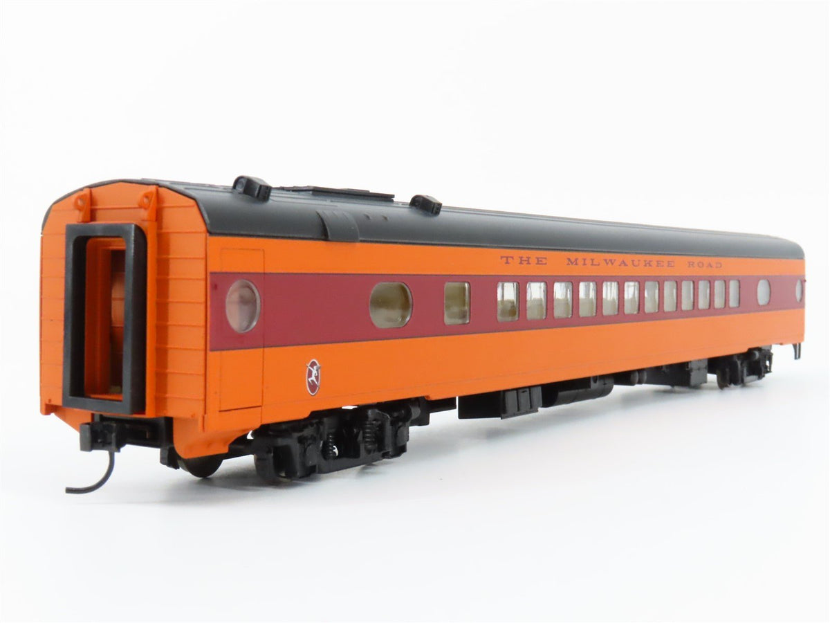 HO Scale Walthers 932-9200 MILW Milwaukee Road Hiawatha 52-Seat Coach Passenger