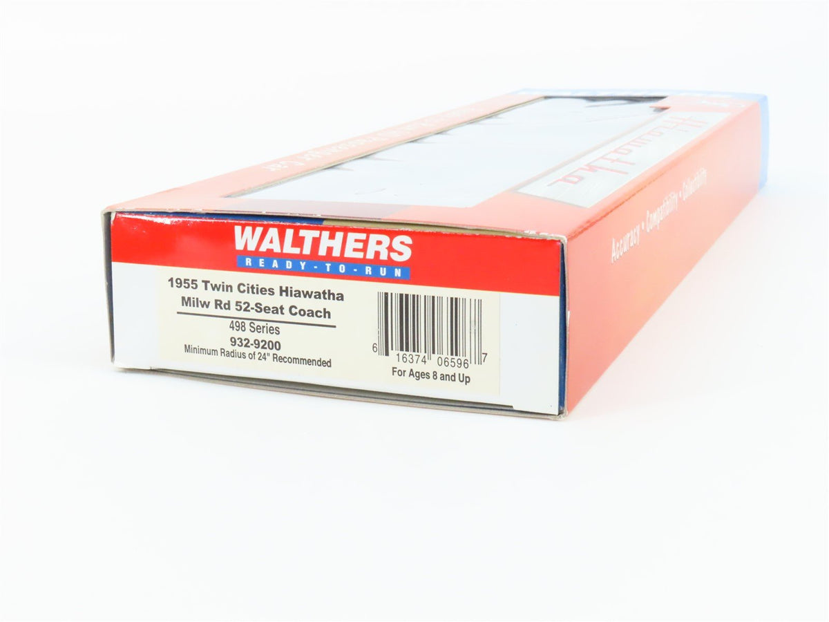 HO Scale Walthers 932-9200 MILW Milwaukee Road Hiawatha 52-Seat Coach Passenger