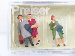 HO Scale Preiser #10511 Walking Passengers (4 Figures)