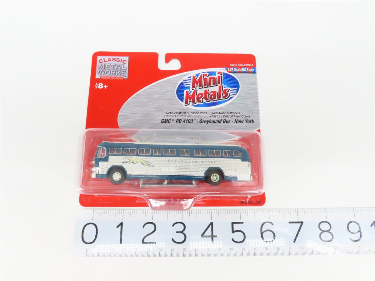 HO 1/87 Scale CMW Mini Metals #32101 GMC PD4103 Greyhound Bus - New York