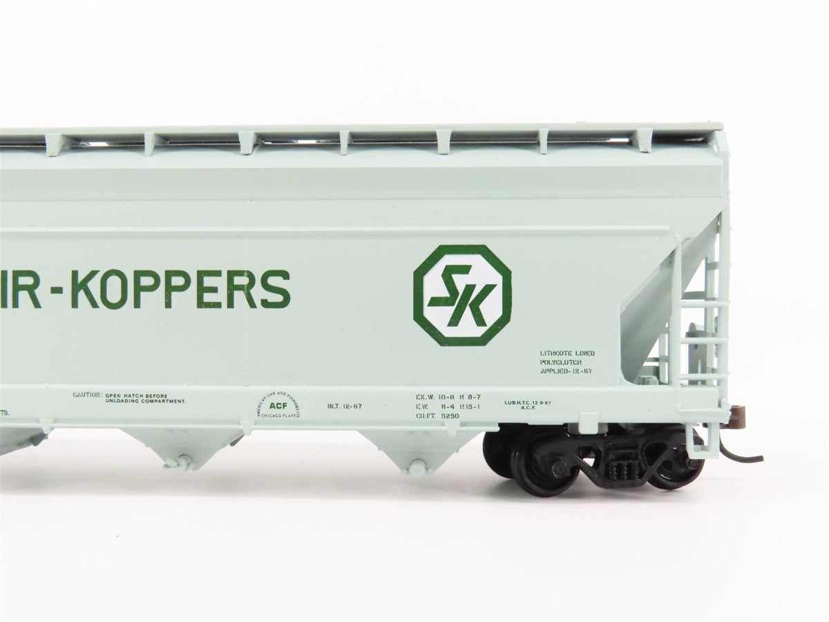 HO Scale Athearn 1924 Sinclair Koppers 55&#39; Center Flow Covered Hopper #143