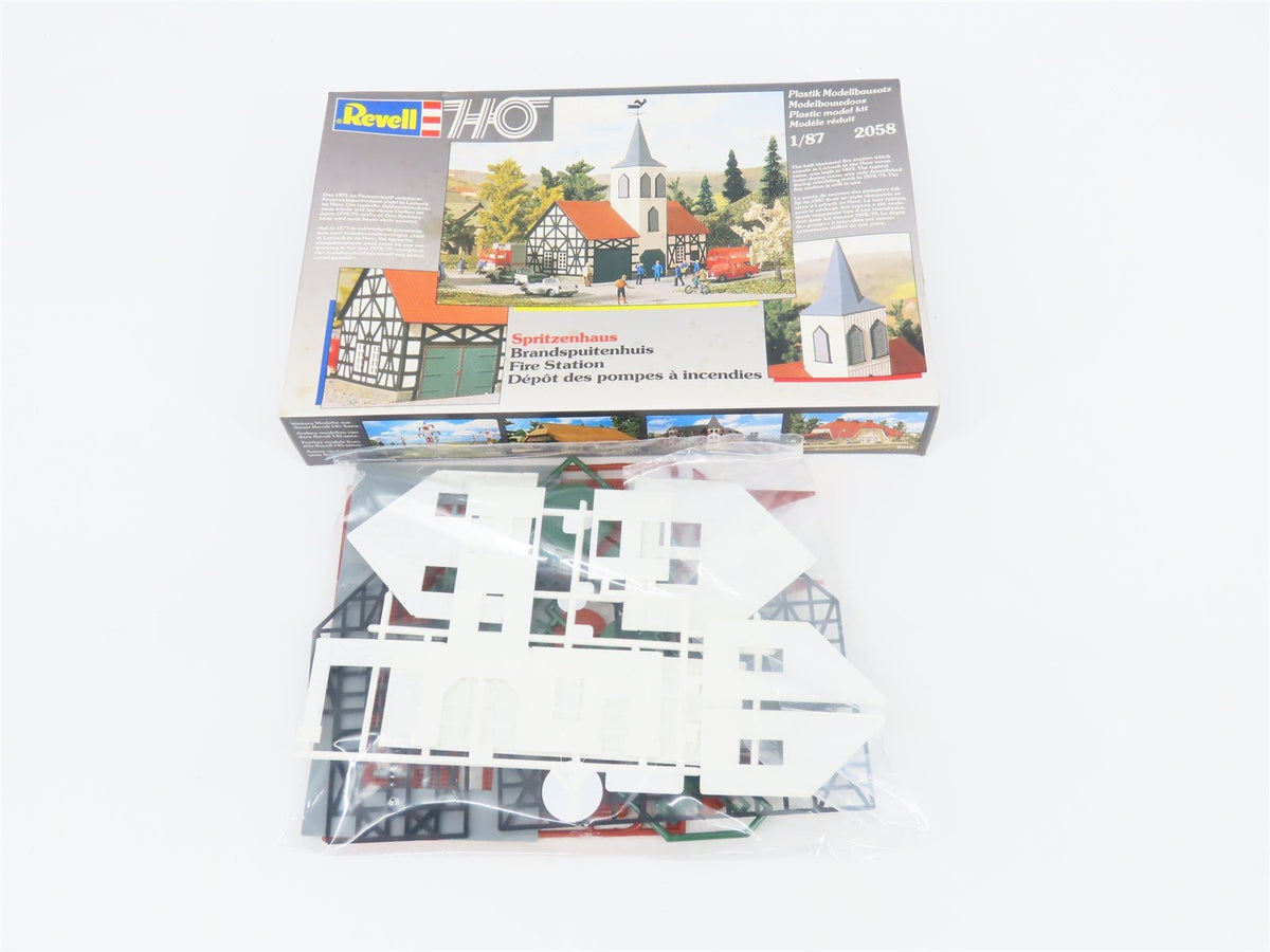 HO 1/87 Scale Revell Kit #2058 Fire Station