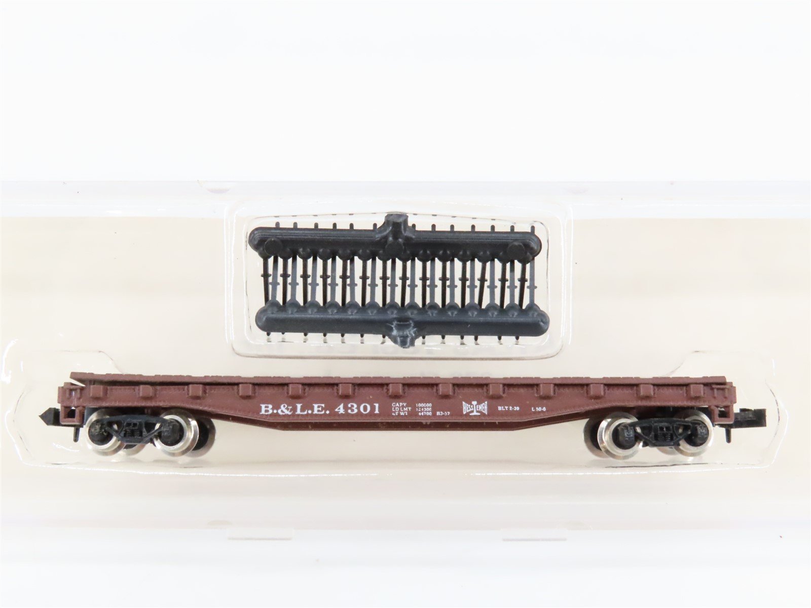 N Scale Atlas 3802 B&LE Bessemer & Lake Erie 50' Flat Car #4301 w/ Stakes