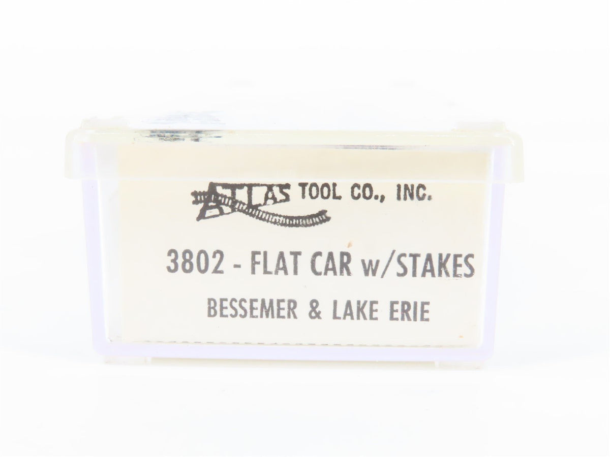 N Scale Atlas 3802 B&amp;LE Bessemer &amp; Lake Erie 50&#39; Flat Car #4301 w/ Stakes